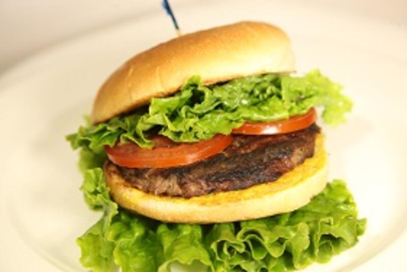 Colt Classic Burger (580 cal)